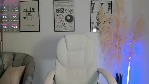 Snapshot of niaevans_x chatting on September 18, 12:58 pm Nia online show from September 18, 12:58 pm