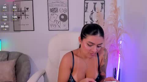 Snapshot of niaevans_x chatting on October 24, 4:25 pm Nia online show from October 24, 4:25 pm