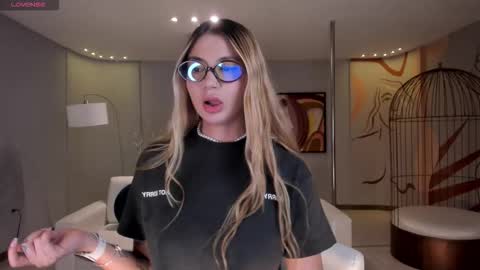 SQUIRTER DOLL    online show from December 1, 6:54 pm