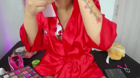 Snapshot of nianoretti chatting on October 6, 4:01 pm  Nia  online show from October 6, 4:01 pm