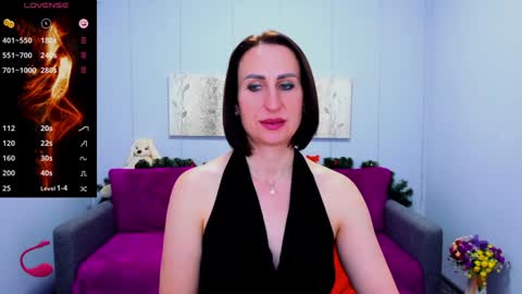 niasmithh online show from January 10, 1:20 pm