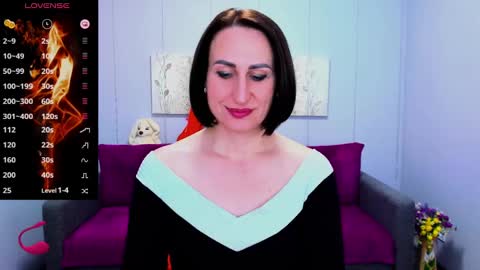 niasmithh online show from February 19, 1:50 pm