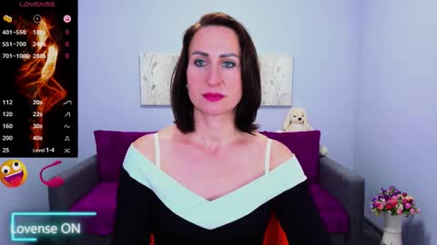 niasmithh online show from October 18, 12:30 pm