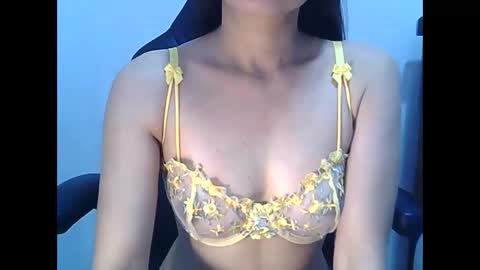 Snapshot of nicelove04 chatting on October 29, 8:51 am nicey online show from October 29, 8:51 am