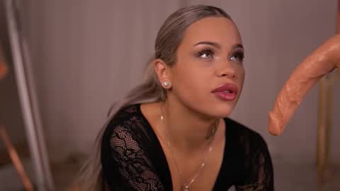 Snapshot of nickybennz chatting on September 28, 11:10 pm Nicky online show from September 28, 11:10 pm