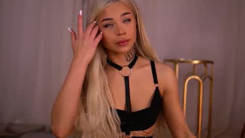 Snapshot of nickybennz chatting on October 21, 5:50 pm Nicky online show from October 21, 5:50 pm