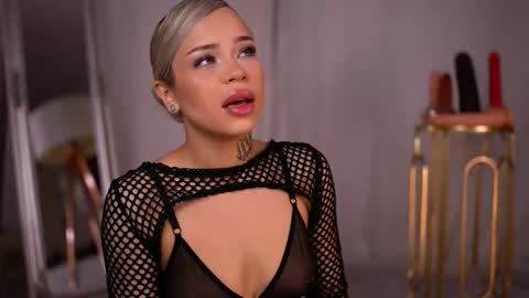 Snapshot of nickybennz chatting on October 11, 7:16 pm Nicky online show from October 11, 7:16 pm