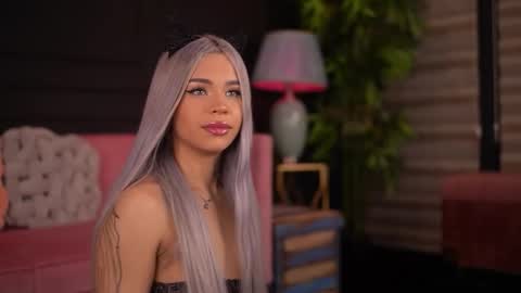 Snapshot of nickybennz chatting on October 31, 7:18 pm Nicky online show from October 31, 7:18 pm