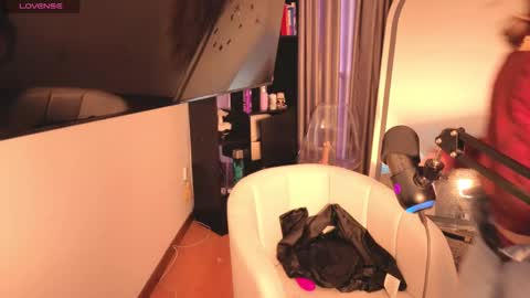 Nicky online show from September 27, 9:11 pm