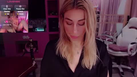 Snapshot of nicole_g0ld_ chatting on October 11, 11:51 pm Nicole online show from October 11, 11:51 pm