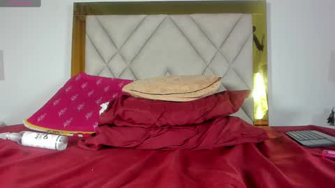 nicole_grace0 online show from January 25, 12:08 pm