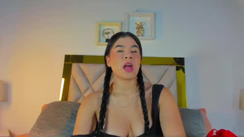 nicole_grace0 online show from October 27, 12:01 pm