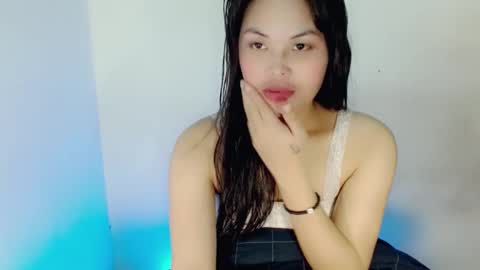 Snapshot of nicole_kiss01 chatting on December 17, 11:28 am nicole_kiss01 online show from December 17, 11:28 am