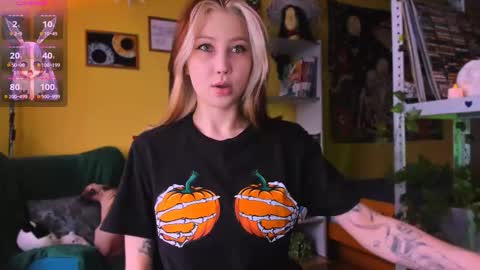 Snapshot of nicole_matt chatting on October 26, 11:38 am Nicole online show from October 26, 11:38 am