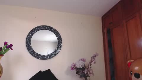 Nicole Santana online show from February 24, 8:51 pm