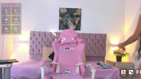 NICOLE STEVENS online show from June 27, 12:33 pm