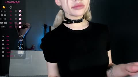 Snapshot of nicole_yo chatting on January 4, 4:12 am Mary online show from January 4, 4:12 am