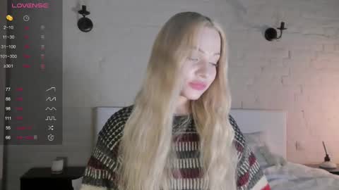 Snapshot of nicole_yo chatting on March 6, 8:27 pm Mary online show from March 6, 8:27 pm