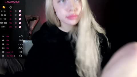 Snapshot of nicole_yo chatting on January 23, 11:59 pm Mary online show from January 23, 11:59 pm