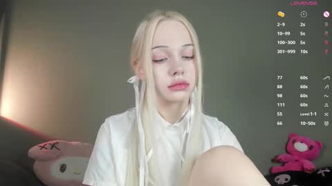 Snapshot of nicole_yo chatting on September 13, 2:19 am Mary online show from September 13, 2:19 am