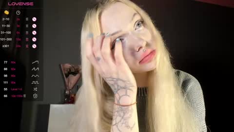 Snapshot of nicole_yo chatting on February 3, 12:58 am Mary online show from February 3, 12:58 am