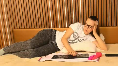 Snapshot of nicoleakg chatting on September 19, 7:18 am Nicole AKG online show from September 19, 7:18 am