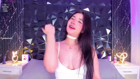N I C O L E online show from March 8, 2:05 pm