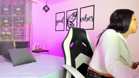 Snapshot of nicolee_millerr chatting on October 15, 12:08 pm nicolee millerr online show from October 15, 12:08 pm