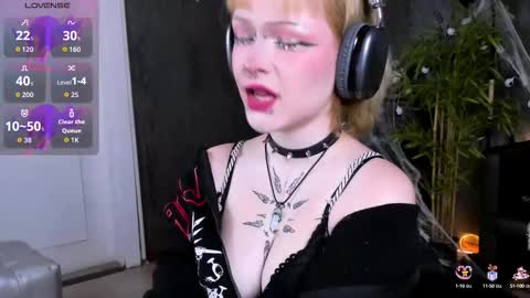 Nicole online show from October 16, 8:44 pm