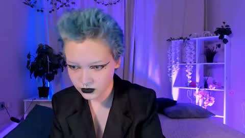 Nicole online show from December 12, 2:00 pm