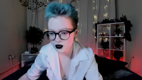 Nicole online show from January 1, 8:37 pm