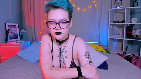 Nicole online show from January 22, 9:22 pm