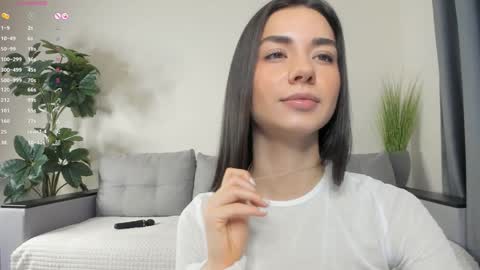 Snapshot of nicoleluuv chatting on January 22, 1:11 pm Dua Lipa online show from January 22, 1:11 pm