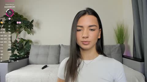 Snapshot of nicoleluuv chatting on December 9, 1:13 pm Dua Lipa online show from December 9, 1:13 pm