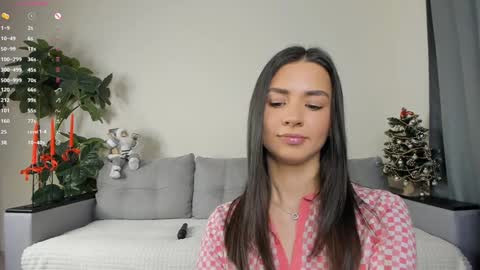 Snapshot of nicoleluuv chatting on December 25, 1:09 pm Dua Lipa online show from December 25, 1:09 pm
