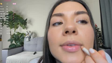Snapshot of nicoleluuv chatting on January 6, 1:08 pm Dua Lipa online show from January 6, 1:08 pm