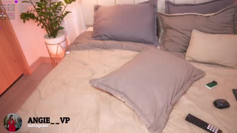 Snapshot of nicoleth18 chatting on October 25, 11:29 am nicoleth18 online show from October 25, 11:29 am