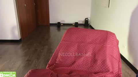 Nicoll  Independent model online show from November 11, 1:12 am