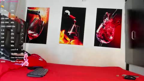 nicolle_hanks1 online show from October 7, 11:53 pm