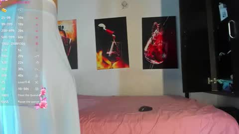 nicolle_hanks1 online show from March 16, 1:30 am