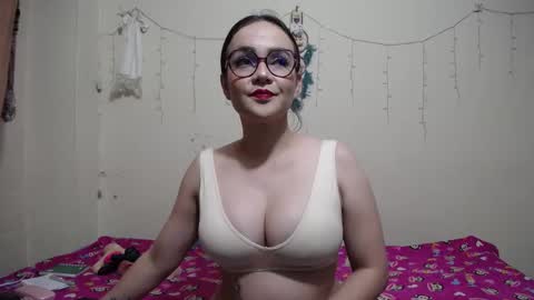 Snapshot of nicolle_sky chatting on January 5, 8:11 am nicolle_sky online show from January 5, 8:11 am