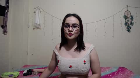 Snapshot of nicolle_sky chatting on March 1, 8:23 am nicolle_sky online show from March 1, 8:23 am