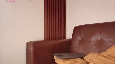 Snapshot of nicolletease chatting on November 1, 5:17 pm nicolletease online show from November 1, 5:17 pm