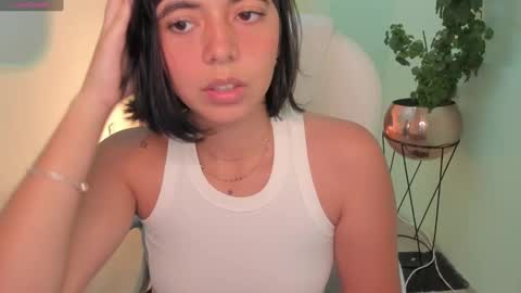 Snapshot of nicolross_ chatting on January 2, 4:46 pm NicolRoss online show from January 2, 4:46 pm