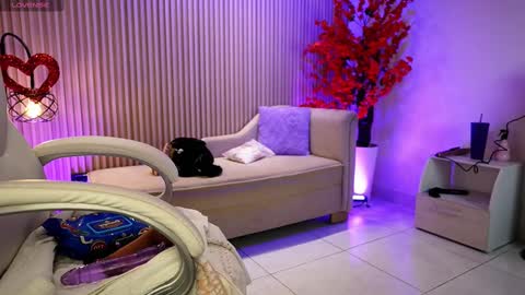 nicooroobin online show from February 14, 11:31 am