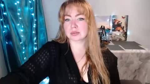 nightlaura online show from December 28, 9:30 pm