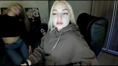 nigo_nika online show from October 23, 9:10 pm