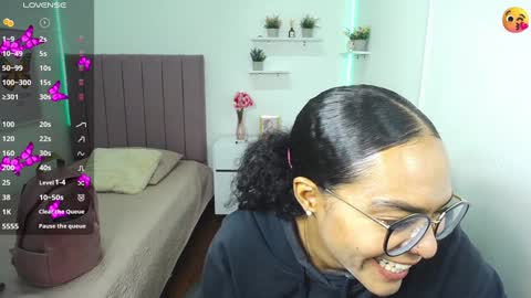          online show from December 12, 2:55 pm