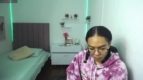          online show from December 3, 3:22 pm