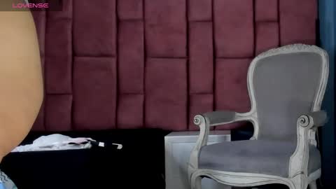 Snapshot of niinaink chatting on January 18, 11:43 am NINAINK online show from January 18, 11:43 am